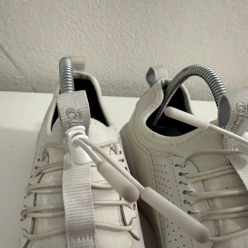 Clove Women size 7.5 White Athletic Shoes